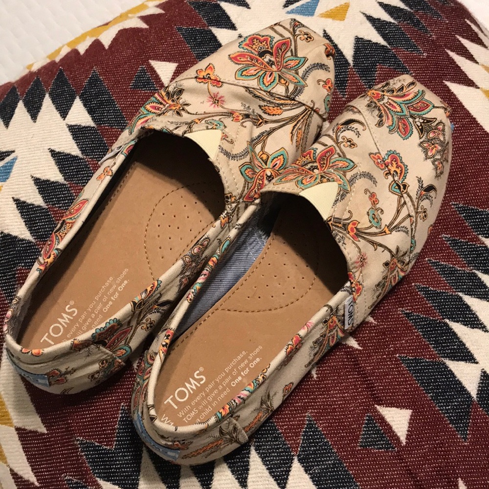 Brand New Size 10 Toms ( Women’s)